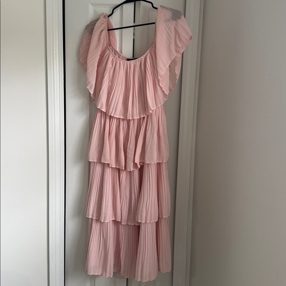NWOT Coquette Accordian Style Off the Shoulder Light Pink Midi Dress - Picture 2 of 5